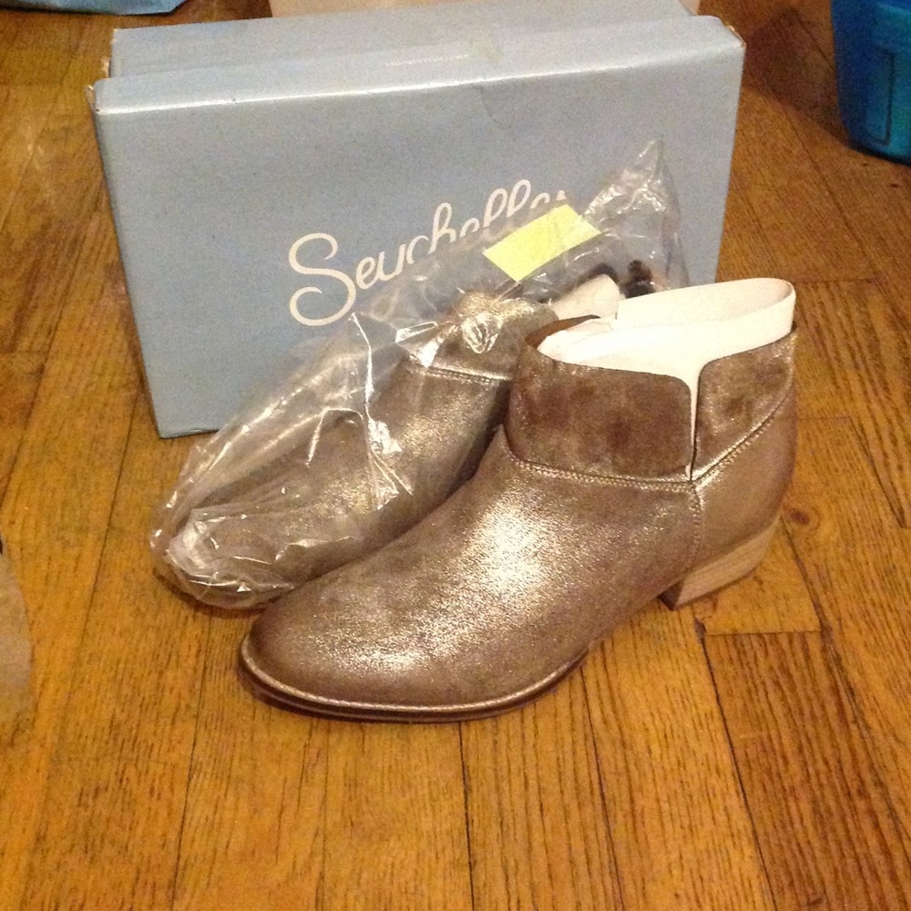 Seychelles pewter metallic bootie